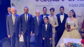 MHP Lideri Bahçeli katıldığı düğünde nikah şahidi oldu!