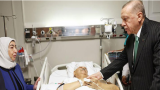 Cumhurbaşkanı Erdoğan, Binali Yıldırım ve Şamil Ayrım'ı hastanede ziyaret etti