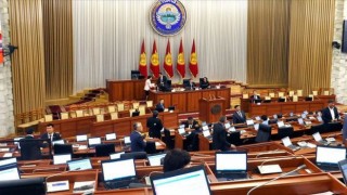 Kırgızistan parlamentosunda yangın çıktı!