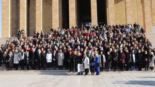 Aile ve Sosyal Hizmetler Bakanı Yanık, kadınlarla Anıtkabir'i ziyaret etti