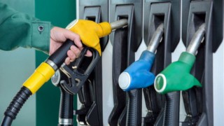 Benzine bu gece yarısı zam var!