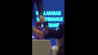 Ukrayna ombudsmanının düşen Türk bayrağına saygısı gözden kaçmadı!