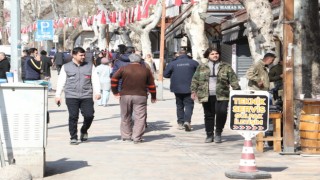 Kahramanmaraş’ta esnaf dükkanlarını yavaş yavaş açıyor