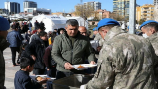 MSB depremzedeler için devasa üs kurdu