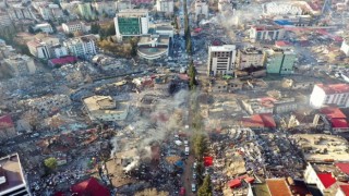 Oteller depremzedelere açılmaya devam ediyor