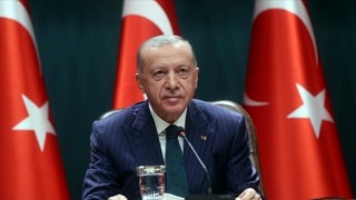 Cumhurbaşkanı Erdoğan, kazandığı tazminatı depremzedelere bağışladı