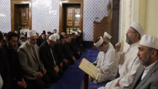 Diyanet İşleri Başkanı Ali Erbaş, depremde yaşamını yitiren vatandaşlar için dua etti