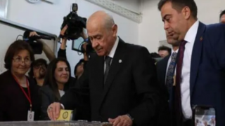 MHP sürprize imza attı