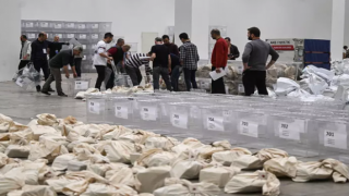 Yurt dışı temsilciliklerinde kullanılan oyların tasnifine başlandı