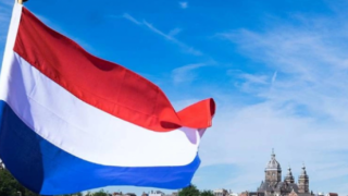 Hollanda'da hükümet düştü