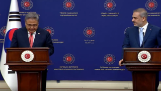 Ortak basın toplantısında Bakan Jin'den Türkçe jesti