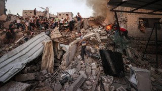 İsrail ordusu, El-Fahura Okulu'nu bombaladı, ölü ve yaralılar var