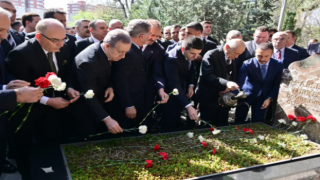 MHP lideri Bahçeli, Alparslan Türkeş’in kabrini ziyaret etti