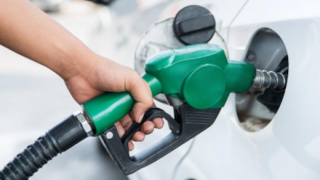 Benzine indirim mi gelecek?