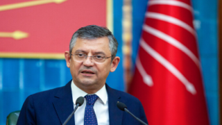 MHP Lideri Bahçeli'den Özgür Özel'e hediye