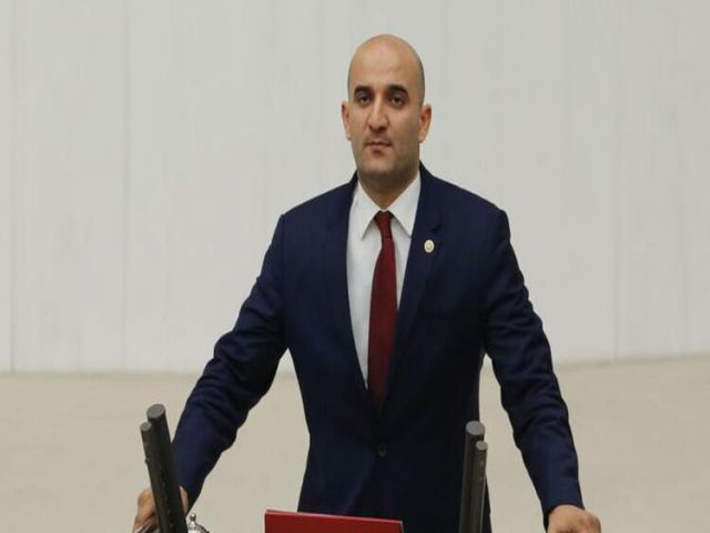 Olcay Kılavuz, millî haltercimiz Naim Süleymanoğlu'nu vefatının 3'ncü yıl dönümü dolayısıyla andı