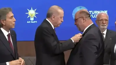 AK Parti'ye 9 Yeni Belediye Başkanı Katıldı, Erdoğan Rozetlerini Verdi